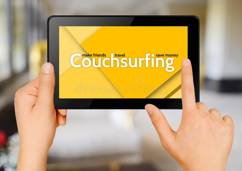 Pourquoi le couchsurfing est devenu payant ?